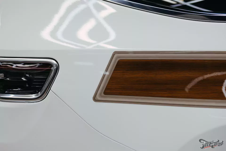 Так не должно быть! Заново разработали дизайн наклеек для Jeep Grand Wagoneer и забронировали кузов полиуретаном